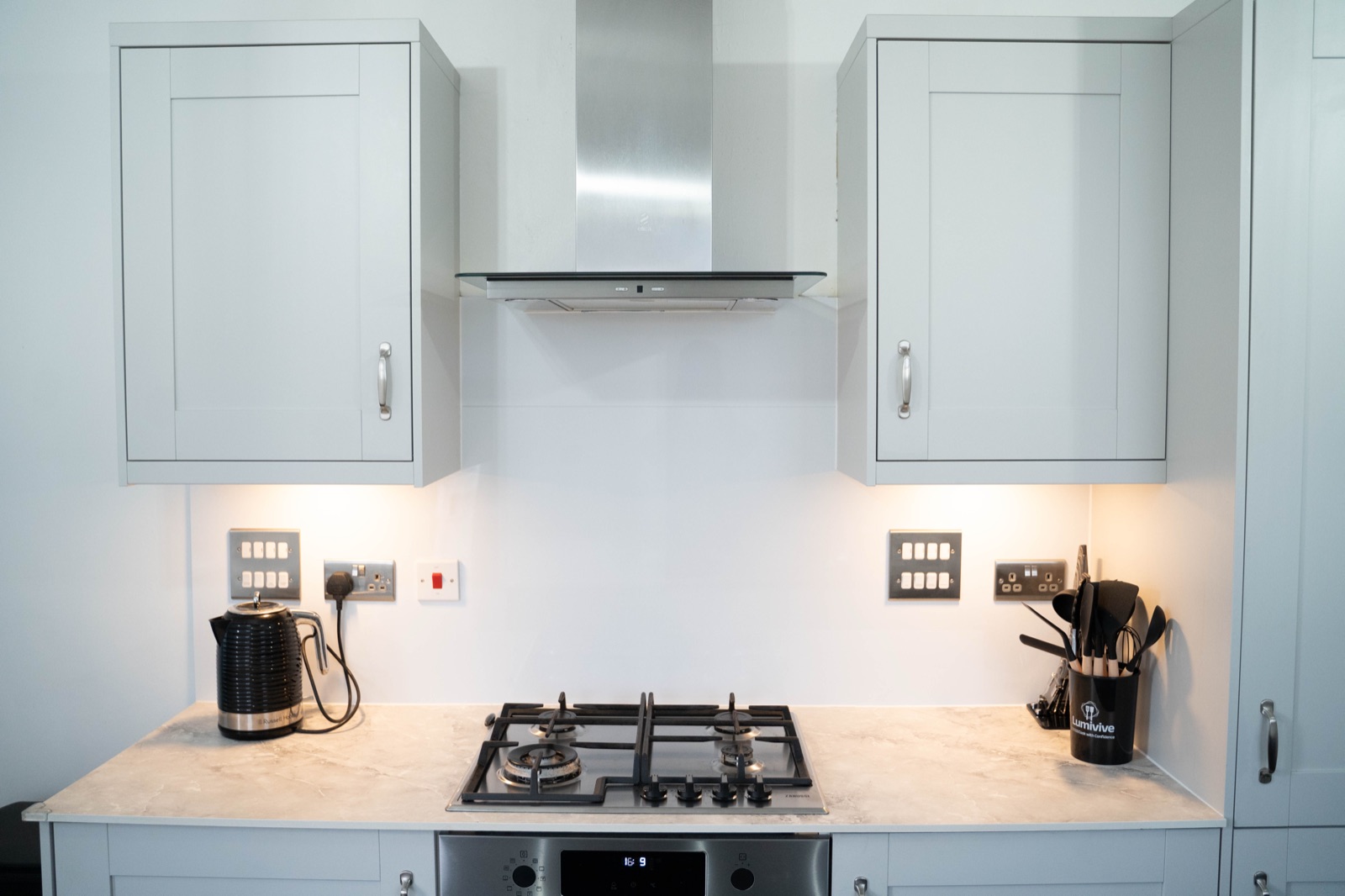 Kitchen at Cecil House — gas hob and extractor